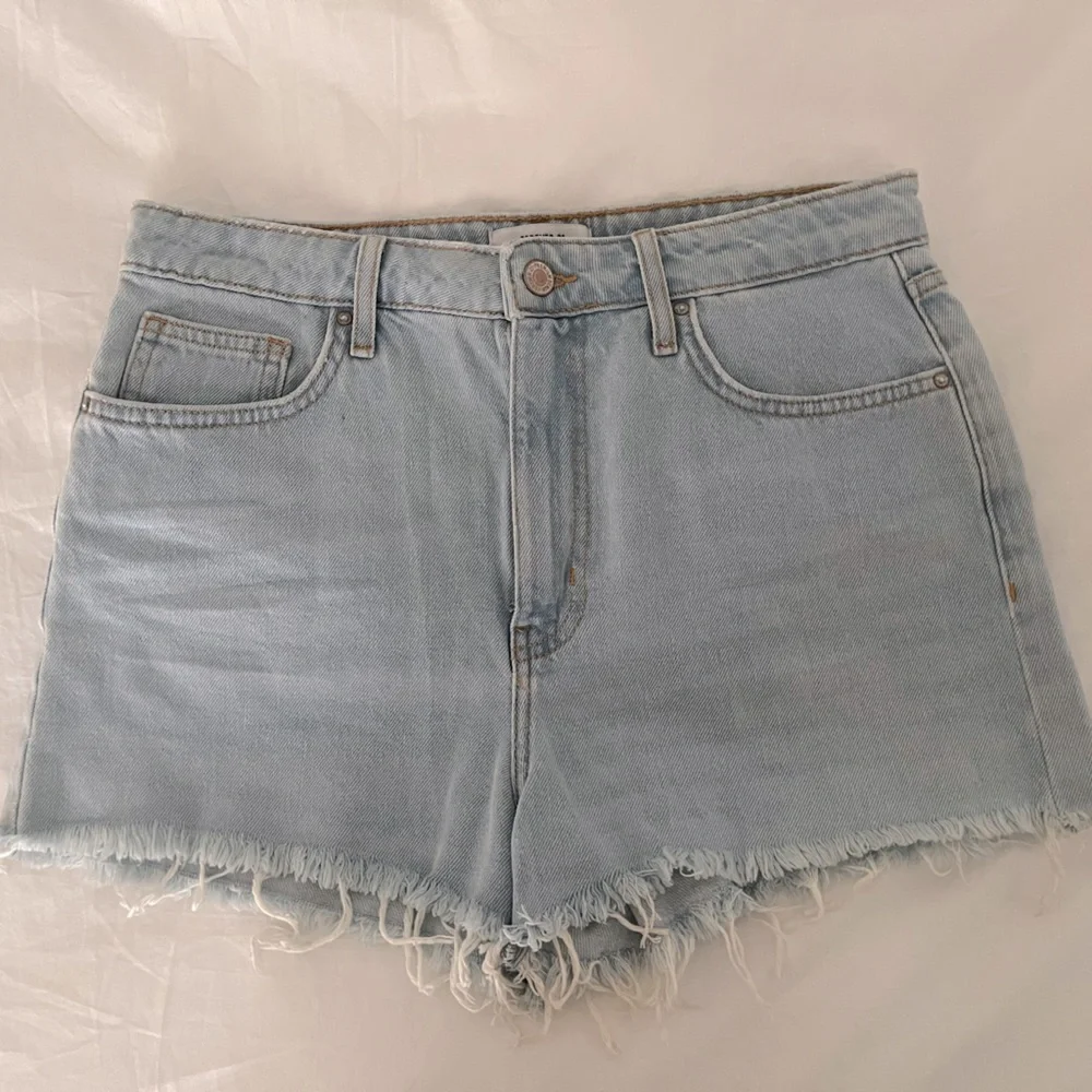 Forever 21 Jean shorts - Picture 1 of 3